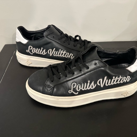 LOUIS VUITTON TIME OUT SNEAKER - Picture 2 of 9